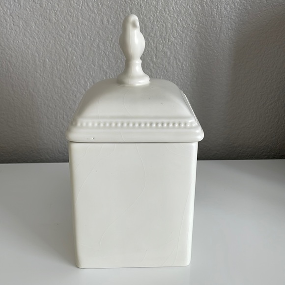 THRESHOLD China All White Square Jar With Cardinal Lid - Picture 2 of 15